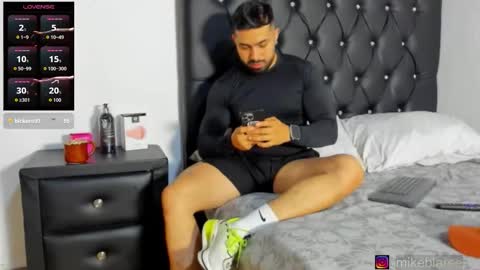 Snapshot of mikeblaree chatting on 02.21.26 mikeblaree online show from 02.21.26