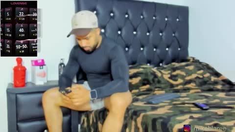 Snapshot of mikeblaree chatting on 02.25.26 mikeblaree online show from 02.25.26