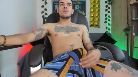 Snapshot of mikee_scooth chatting on 12.19.24 mikee_scooth online show from 12.19.24