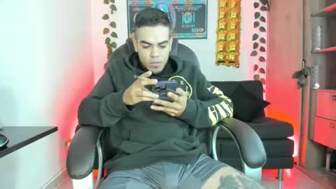 Snapshot of mikee_scooth chatting on 12.28.24 mikee_scooth online show from 12.28.24