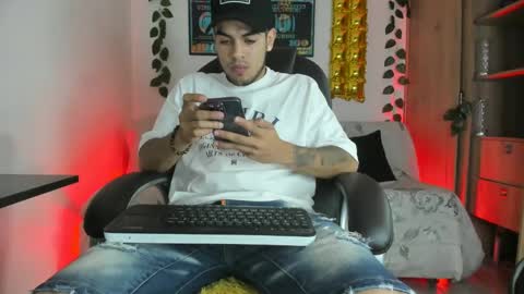 Snapshot of mikee_scooth chatting on 01.07.25 mikee_scooth online show from 01.07.25