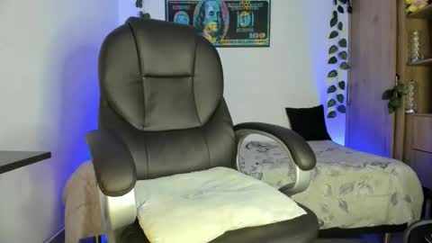 Snapshot of mikee_scooth chatting on 02.26.25 mikee_scooth online show from 02.26.25