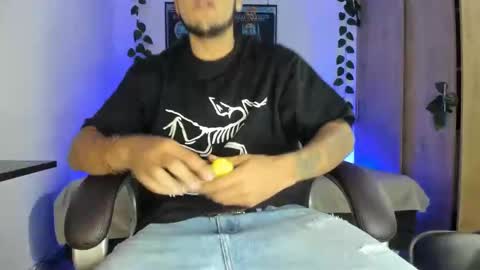 Snapshot of mikee_scooth chatting on 03.07.25 mikee_scooth online show from 03.07.25