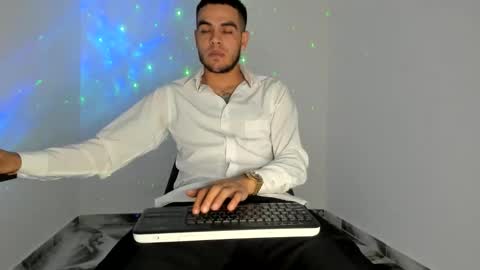 mikee_scooth online show from 04.10.26