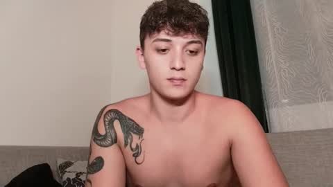 Snapshot of mikelaur chatting on 10.13.25 MikeLaur online show from 10.13.25