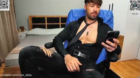 Snapshot of mikestrip chatting on 07.03.26 Mike online show from 07.03.26