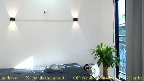 Snapshot of mikethomson01 chatting on 04.26.26 Mike online show from 04.26.26