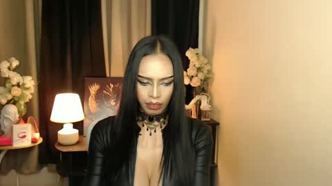 Snapshot of mikeyalawi03 chatting on 01.17.25 Mistress MikeyAlawi online show from 01.17.25
