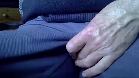 Snapshot of mikeybed chatting on 12.04.24 mikeybed online show from 12.04.24