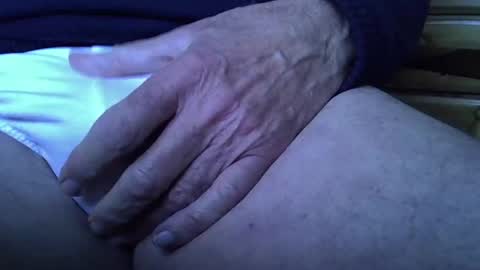 Snapshot of mikeybed chatting on 12.17.24 mikeybed online show from 12.17.24