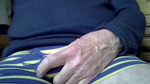 Snapshot of mikeybed chatting on 12.18.24 mikeybed online show from 12.18.24