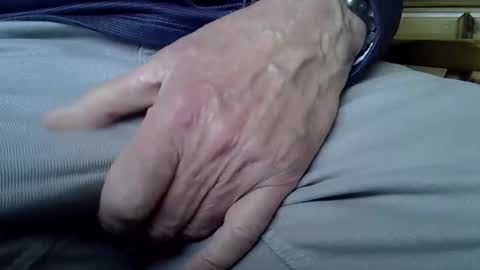 Snapshot of mikeybed chatting on 01.28.25 mikeybed online show from 01.28.25