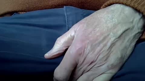 Snapshot of mikeybed chatting on 02.04.25 mikeybed online show from 02.04.25