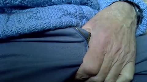 Snapshot of mikeybed chatting on 11.25.25 mikeybed online show from 11.25.25