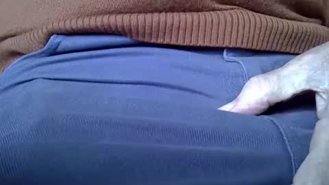 Snapshot of mikeybed chatting on 12.02.25 mikeybed online show from 12.02.25