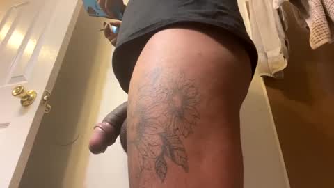 Snapshot of mikeyblunt chatting on 01.04.25 mikeyblunt online show from 01.04.25