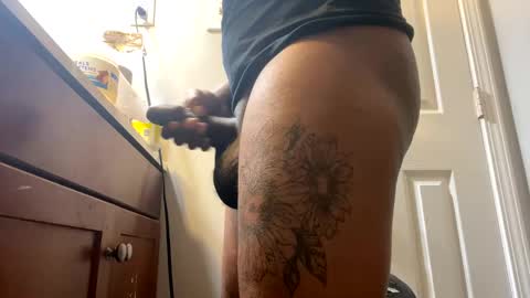 Snapshot of mikeyblunt chatting on 01.26.25 mikeyblunt online show from 01.26.25