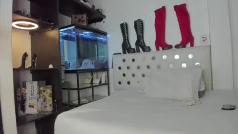 Mikeylla Cour online show from 03.18.26