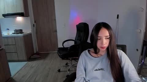 VIOLETAMIKE online show from 10.04.25