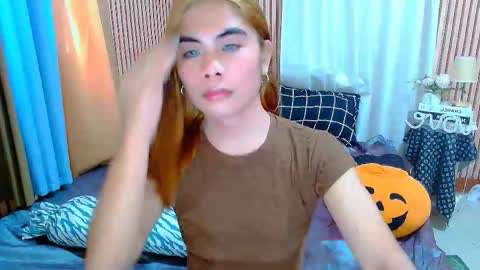 Snapshot of mikhayla_and_zeus_room chatting on 10.02.25 Mikhayla and Zeus online show from 10.02.25