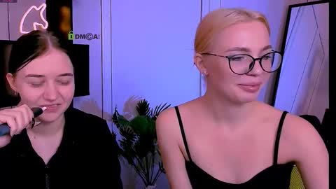 Snapshot of miki_ti chatting on 10.27.25 miki_ti online show from 10.27.25