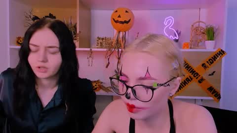 Snapshot of miki_ti chatting on 10.31.25 miki_ti online show from 10.31.25