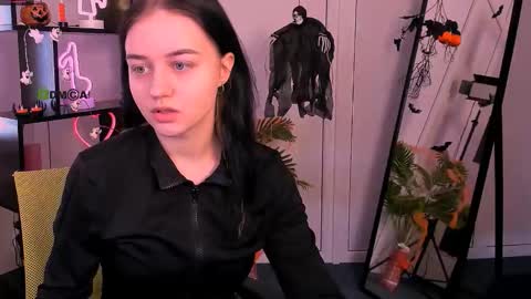 Snapshot of miki_ti chatting on 11.01.25 miki_ti online show from 11.01.25