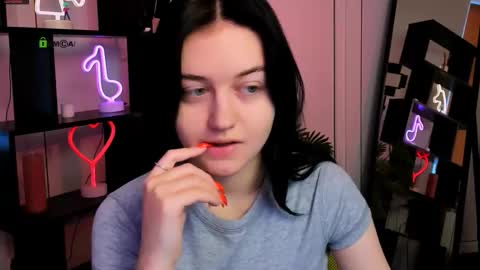 Snapshot of miki_ti chatting on 11.19.25 miki_ti online show from 11.19.25