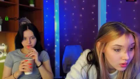 Snapshot of miki_ti chatting on 11.23.25 miki_ti online show from 11.23.25