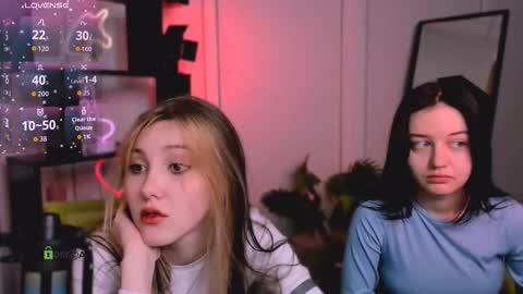 Snapshot of miki_ti chatting on 11.26.25 miki_ti online show from 11.26.25