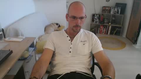 Snapshot of mikmik91 chatting on 09.18.25 mikmik91 online show from 09.18.25