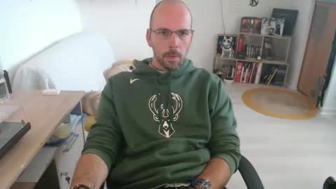 Snapshot of mikmik91 chatting on 09.24.25 mikmik91 online show from 09.24.25