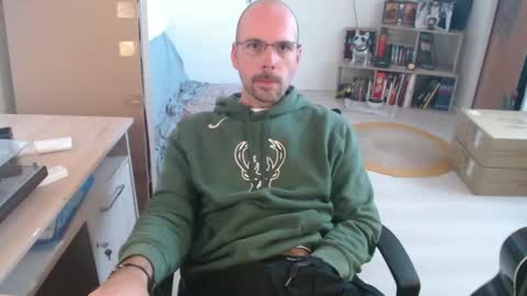 Snapshot of mikmik91 chatting on 10.17.25 mikmik91 online show from 10.17.25