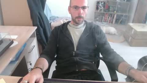 Snapshot of mikmik91 chatting on 10.21.25 mikmik91 online show from 10.21.25