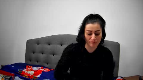 Mikyloveu online show from 12.16.24