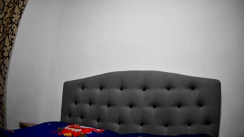 Mikyloveu online show from 12.26.24