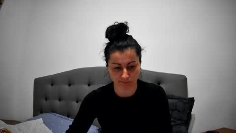 Mikyloveu online show from 02.10.25