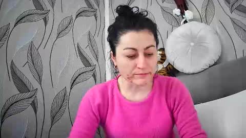 Mikyloveu online show from 04.15.26