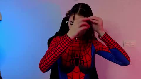 Snapshot of mil_kiss chatting on 12.05.25 Milkiss online show from 12.05.25