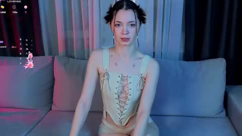 Snapshot of mil_kiss chatting on 12.16.25 Milkiss online show from 12.16.25