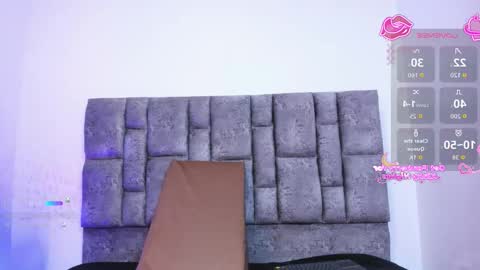 Snapshot of mila_chic chatting on 11.08.25 mila online show from 11.08.25