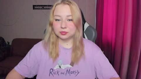 Snapshot of mila_foxxxy chatting on 11.05.25 Mila shy sensual person online show from 11.05.25