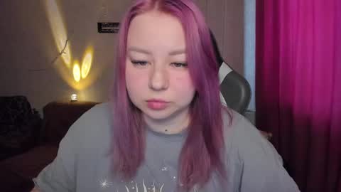 Snapshot of mila_foxxxy chatting on 11.28.25 Mila shy sensual person online show from 11.28.25