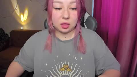 Snapshot of mila_foxxxy chatting on 11.30.25 Mila shy sensual person online show from 11.30.25