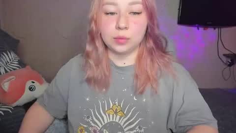 Snapshot of mila_foxxxy chatting on 12.05.25 Mila shy sensual person online show from 12.05.25