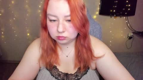 Snapshot of mila_foxxxy chatting on 12.15.25 Mila shy sensual person online show from 12.15.25