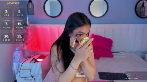 Snapshot of mila_hank chatting on 11.12.25 mila_hank online show from 11.12.25