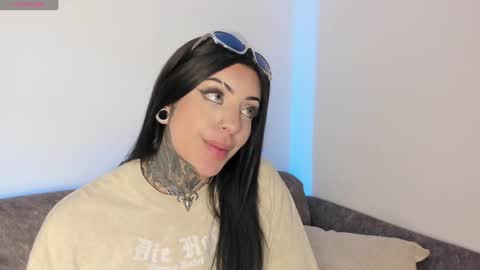     online show from 02.01.25