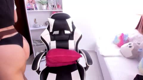 Snapshot of mila_violet chatting on 10.30.25 Mila online show from 10.30.25
