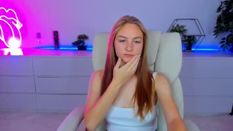 Snapshot of milaaddam chatting on 10.05.25 Milla online show from 10.05.25